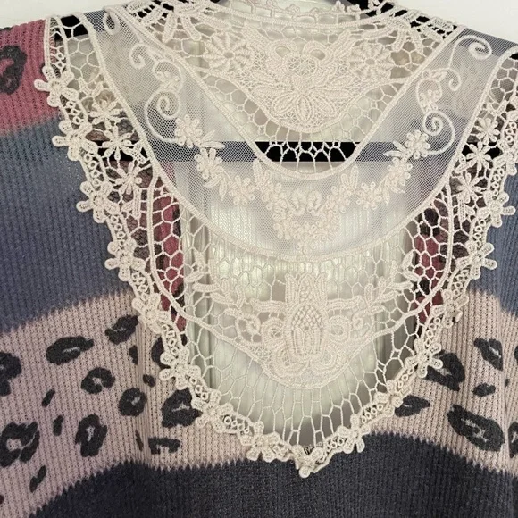 Cheetah lace cardigan - Picture 2 of 7